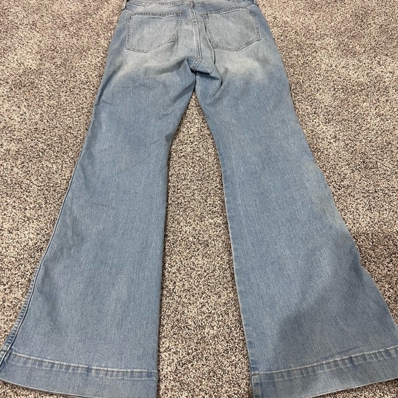 Gap Denim Women’s Light Wash Faded Flare Zip Fly Jeans Size 6 28 R - Picture 8 of 8